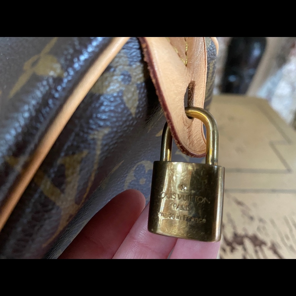 AUTHENTIC Louis Vuitton Monogram Speedy 30 - Picture 4 of 16